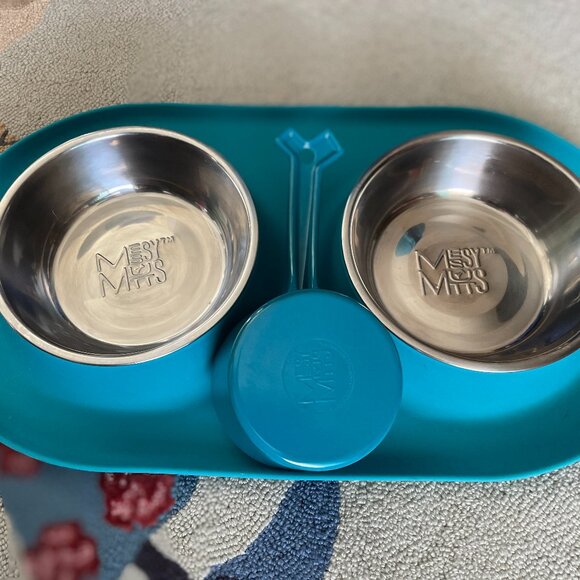 Messy Mutts Stainless Steel Dog Feeder with Non-Slip Silicone Base & Scoop - Picture 2 of 8